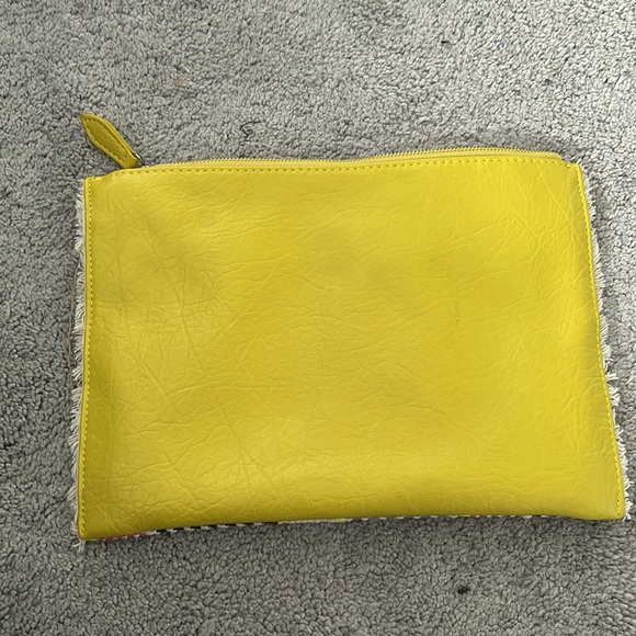 Clutch - Picture 2 of 3